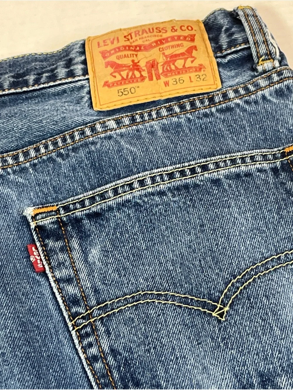 Levi’s 550 Relaxed Fit Jeans Mens 36x32 Blue Medium Wash Straight Leg Denim